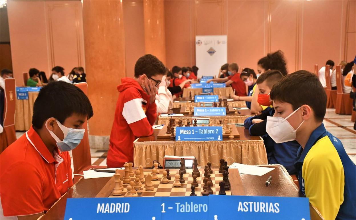 Encuentro entre madrileños y asturianos ayer.