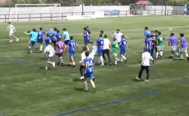 Vídeo: batalla campal en un partido de juveniles en Oviedo