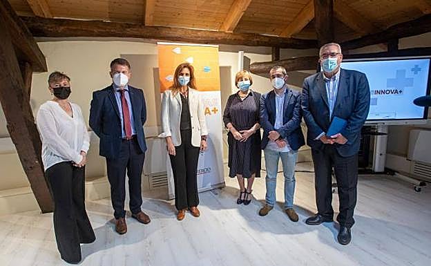 De izquierda a derecha, Cristina Tuero, Rafael González Ayestarán, Cristina Salazar, Mariví Monteserín, Manuel Campa y José María Urbano.