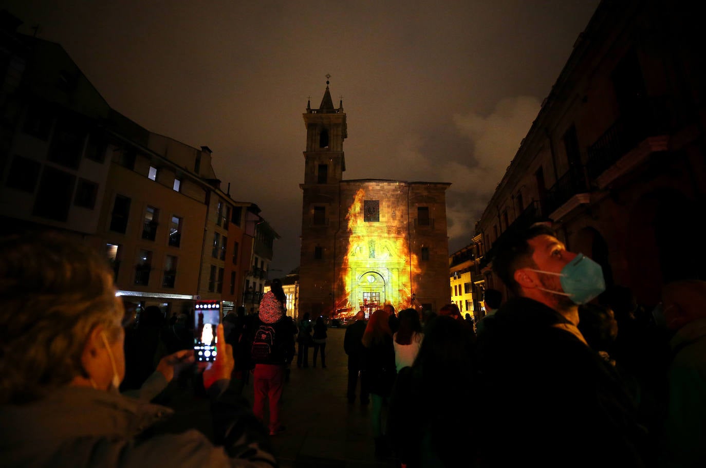 No hubo hogueras ni grandes aglomeraciones, pero los ayuntamientos asturianos quisieron celebrar San Juan de una manera diferente.