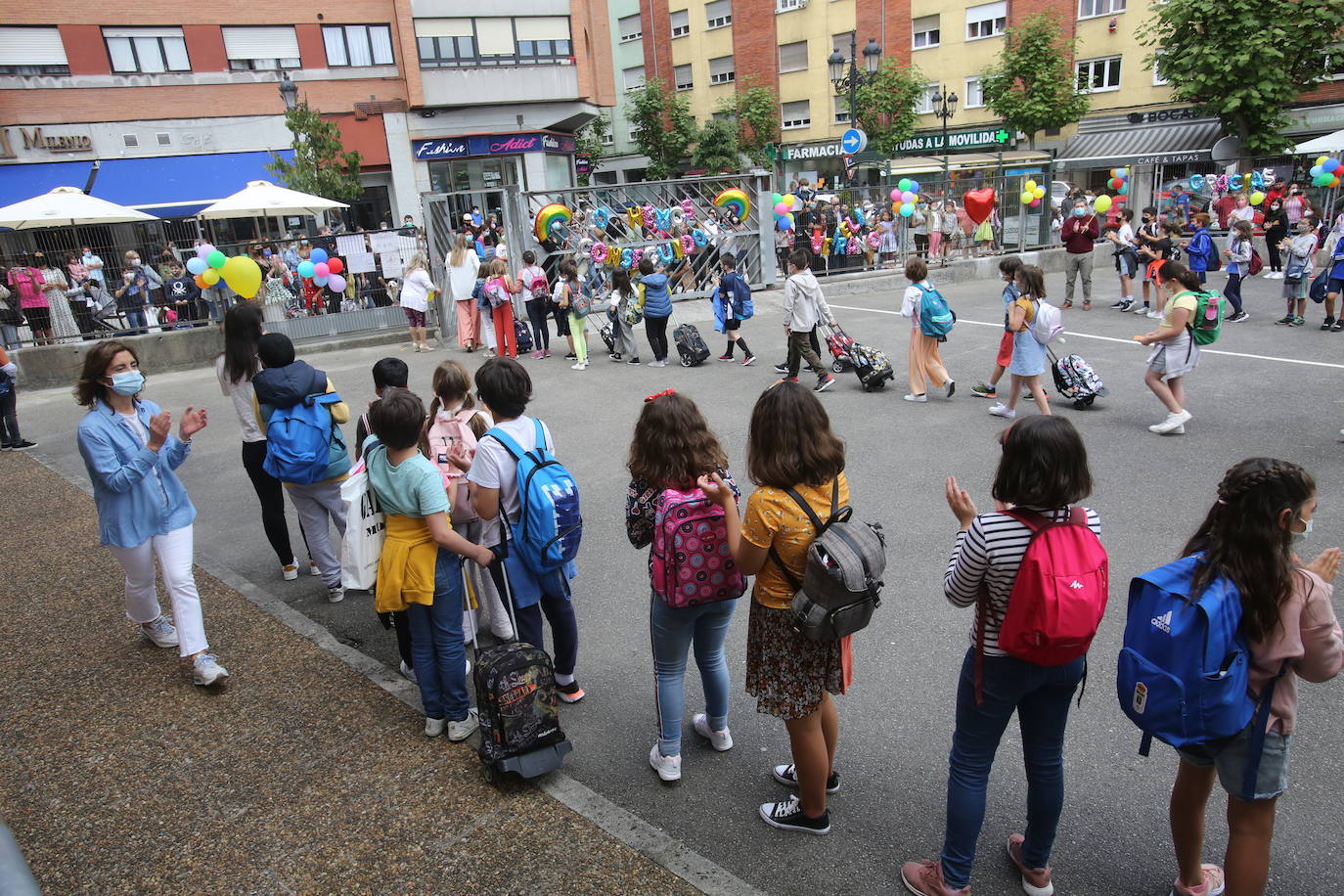 Un total de 63.929 alumnos de Infantil y Primaria han finalizado hoy el curso escolar en Asturias. Los más pequeños se despiden del curso más difícil pero también más ejemplar.