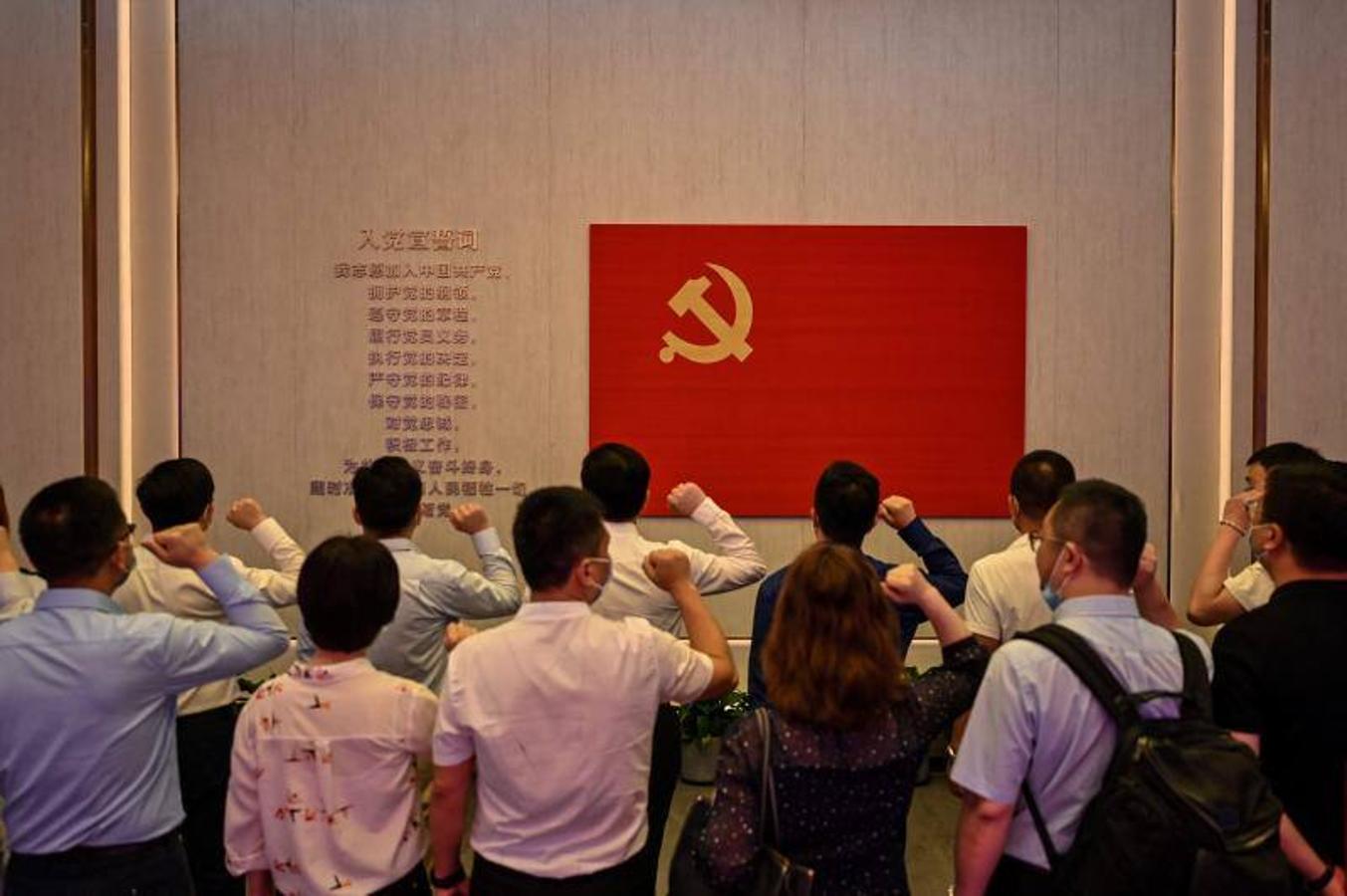 Para conmemorar el día los ciudadanos han visitado el museo del primer congreso del Partido Comunista Chino en Shangai y han celebrado diversos actos en Wuhan