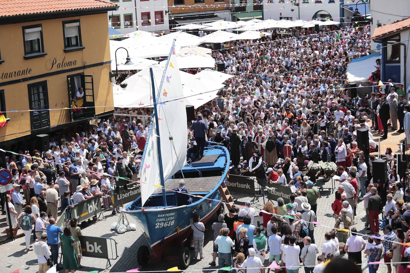 L´Amuravela fue declarada fiesta de interés turístico nacional en 1976. En ella se celebra la festividad de San Pedro el 29 de junio. 