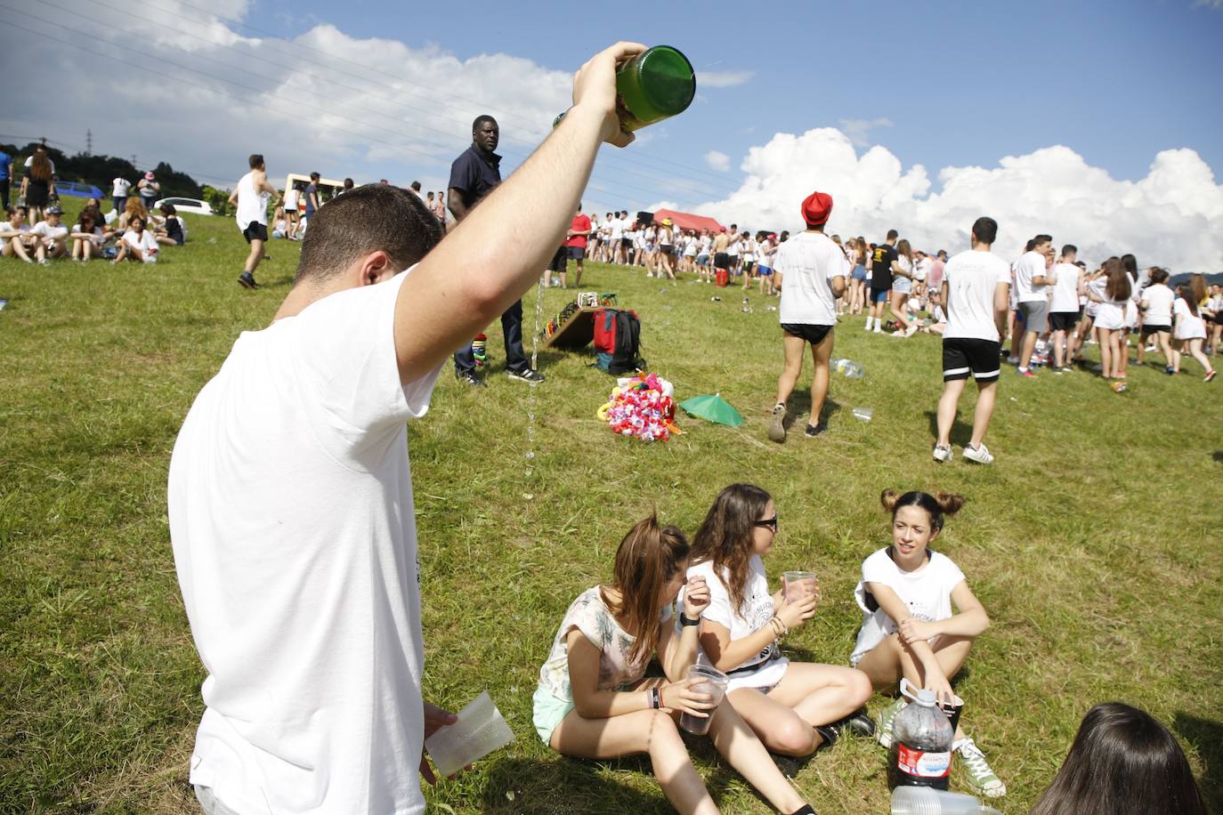 La Jira al embalse de Trasona. Es una Fiesta de Interés Turístico en la que se puede disfrutar de la gastronomía asturiana al borde de las aguas deportivas. 