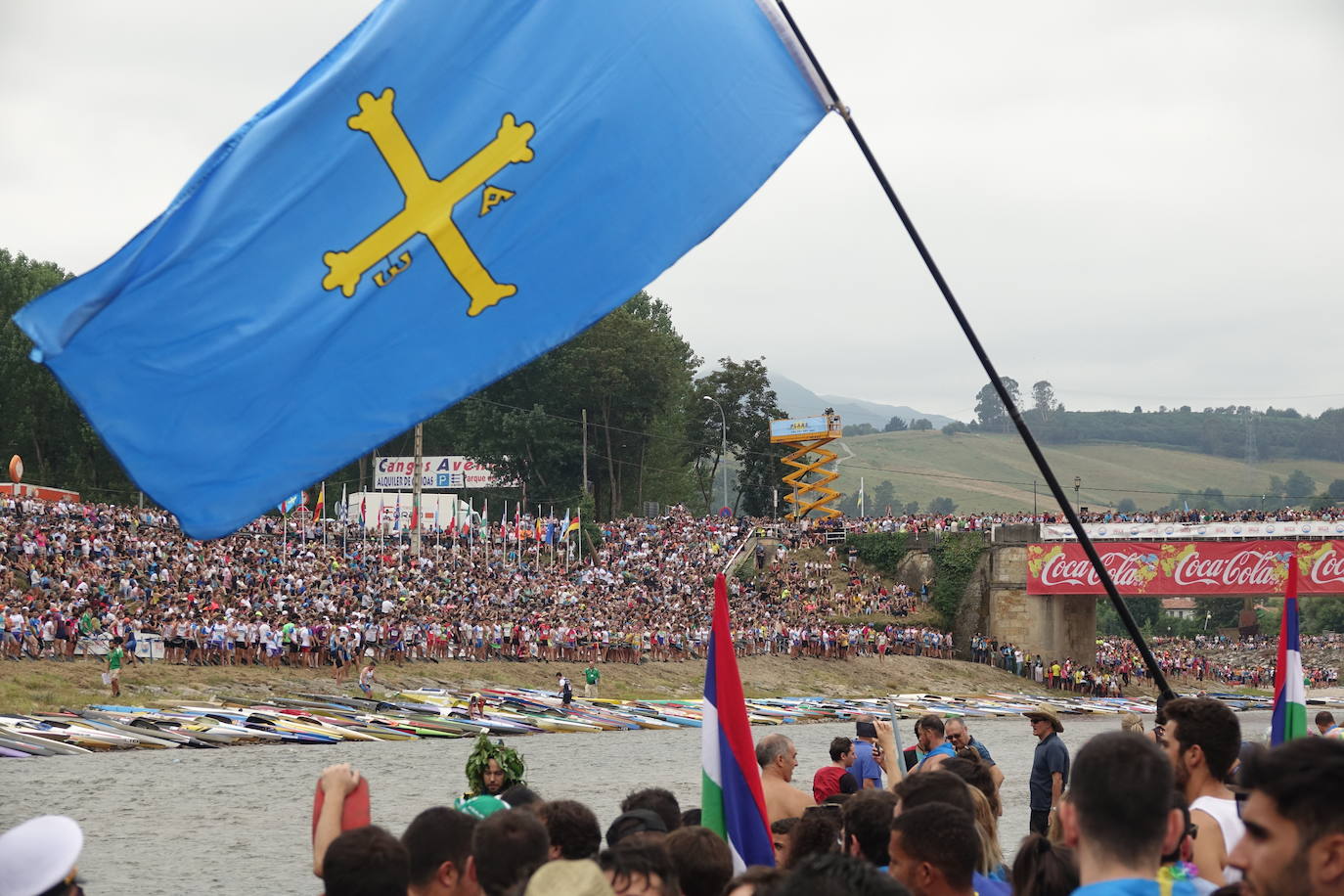 El Descenso Internacional del Sella, conocido popularmente como Les Piragües, está declarado Fiesta de Interés Turístico Internacional. De carácter lúdico-deportivo, mezcla el encanto e interés de una carrera de piraguas en aguas tranquilas con el ambiente de una verdadera fiesta asturiana. 