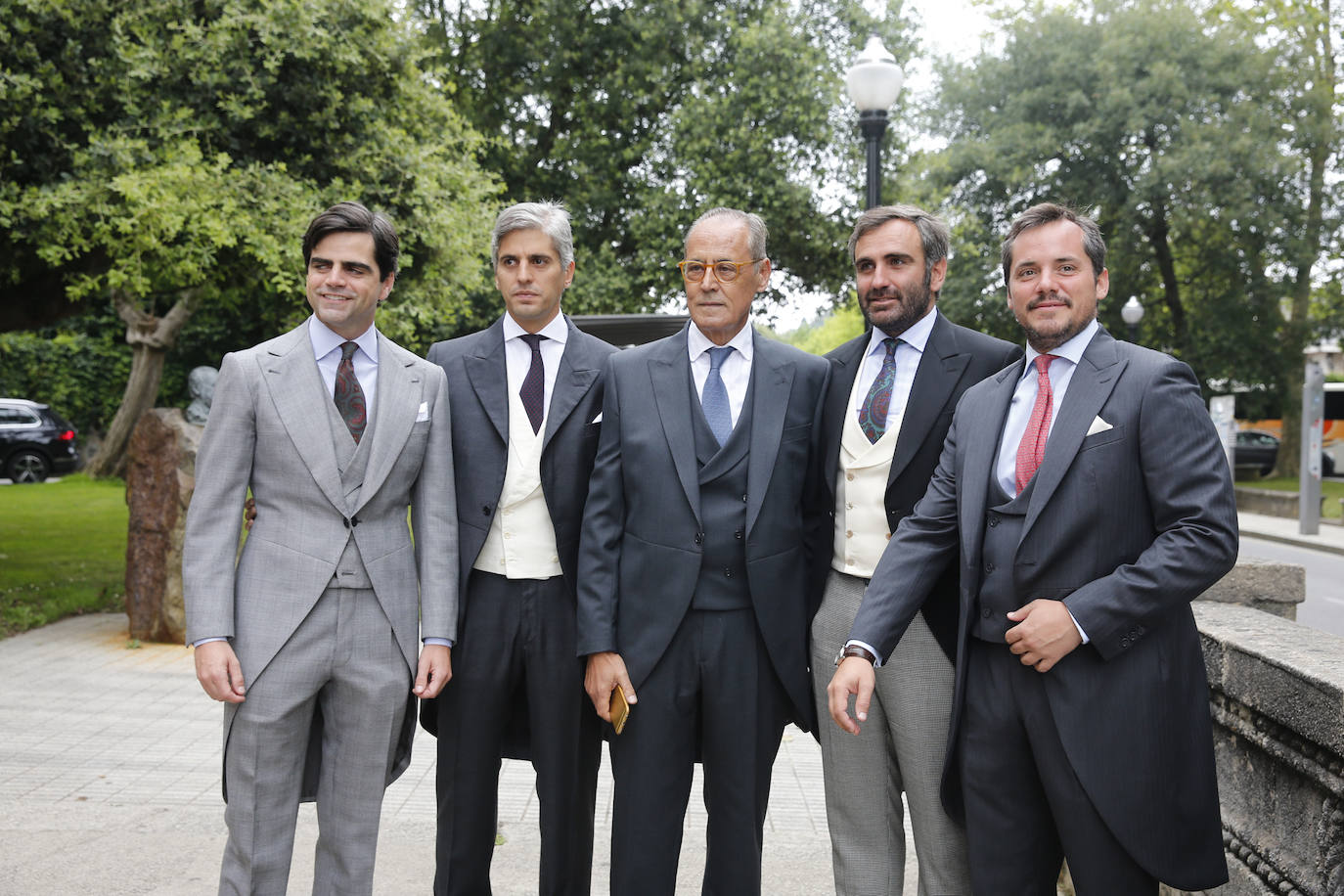 Marta Ortega y Carlos Torretta; Simoneta Gómez-Acebo; Inés Sastre; y Alonso Aznar, se encuentran entre los asistentes al enlace de Pedro Bravo y Carlota Pérez-Pla, que se ha celebrado este sábado en la iglesia parroquial San Julián de Somió