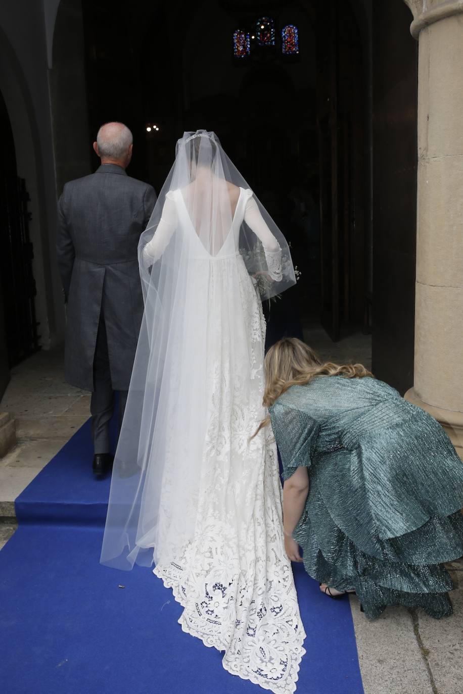 Marta Ortega y Carlos Torretta; Simoneta Gómez-Acebo; Inés Sastre; y Alonso Aznar, se encuentran entre los asistentes al enlace de Pedro Bravo y Carlota Pérez-Pla, que se ha celebrado este sábado en la iglesia parroquial San Julián de Somió