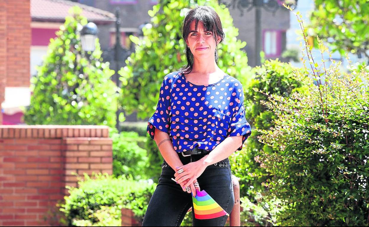 Clara Sierra, directora general de Diversidad Sexual, celebra en el cargo su primer día del Orgullo.
