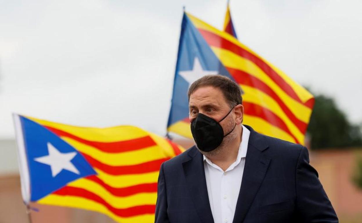 El presidente de ERC, Oriol Junqueras, se dirige a los simpatizantes concentrados en Lledoners 