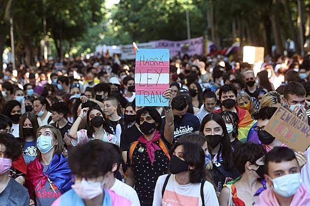 Posturas enfrentadas dentro del colectivo LGTBI y el feminista
