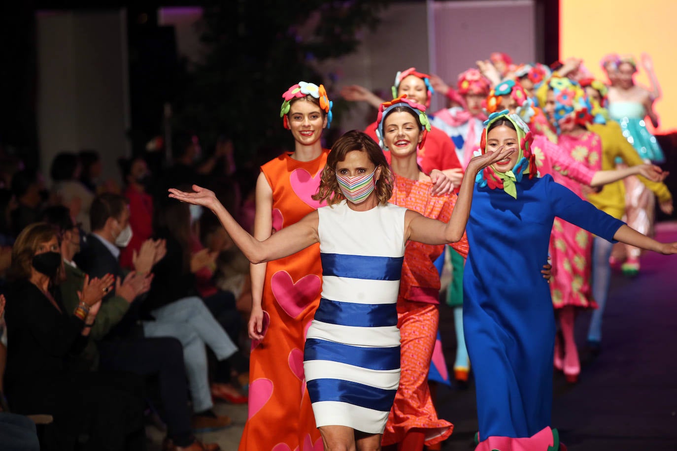 Los diseños de Agatha Ruiz de la Prada, Odette Álvarez, Isabel Zarpadiez y María Lafuente protagonizan el desfile en el Campo.