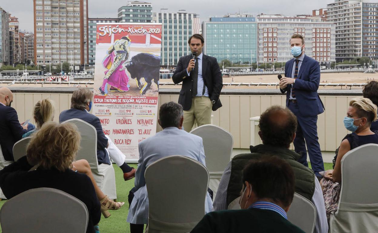 Carlos Zúñiga y Daniel Martínez, durante la presentación del cartel en los toros.