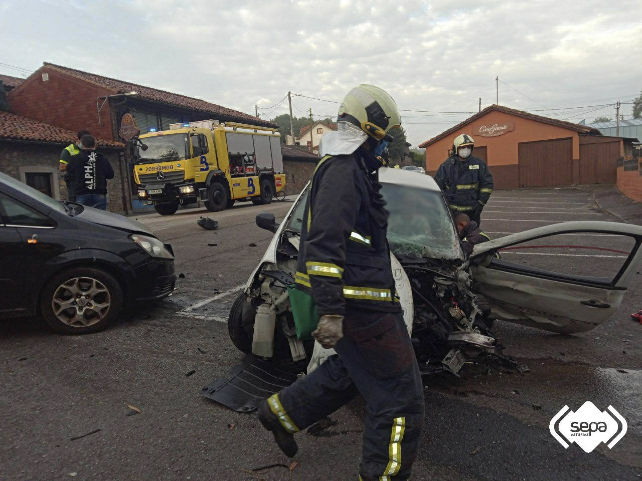 Estado en el que quedó uno de los turismos implicados en el accidente de Carreño.