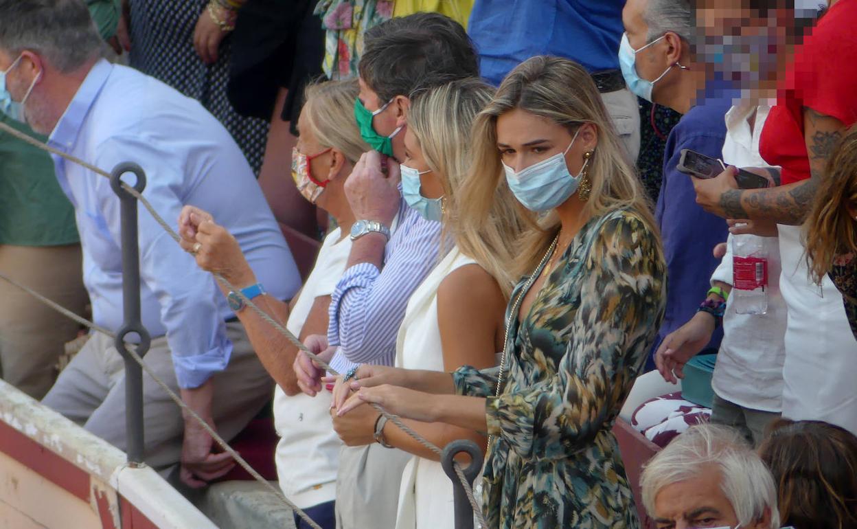 Ana Soria asiste a una corrida en el Puerto de Santa María en la que toreaba Enrique Ponce