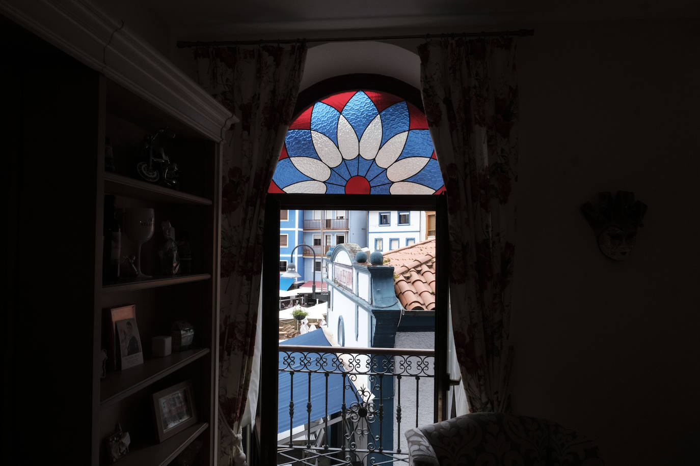 La Marina. El piso ocupa una planta de uno de los edificios que se alzan en la conocida plaza de la villa marinera de Cudillero.