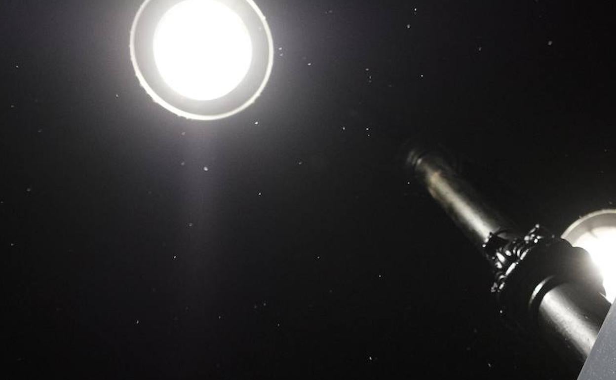 Cabranes destinará el remanente a renovar el alumbrado público