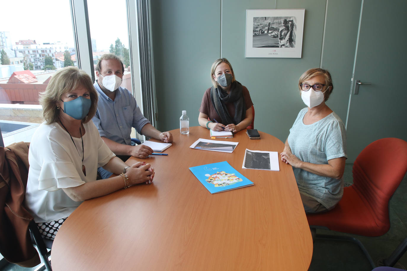 María José Platero, presidenta de Unicef Asturias; Pablo Suárez, coordinador de Unicef Asturias; Beatriz Coto, directora de la Agencia Asturiana de Cooperación, y Raquel Fernández, directora de comunicación de Unicef en Líbano.