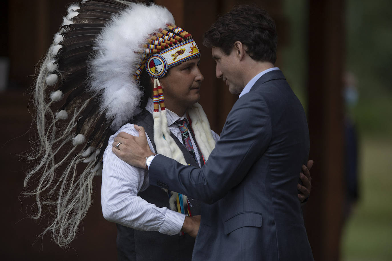 Ceremonia ritual indígena canadiense celebrada con motivo de la firma del acuerdo de Coordinación de la Ley Miyo Pimatisowin a la que asistió el primer ministro del país, Justin Trudeau.