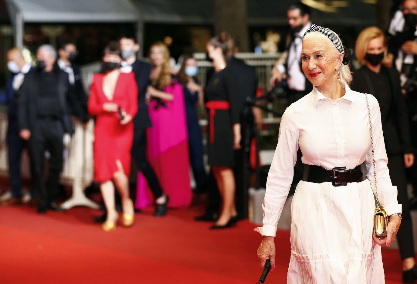 Este mes se celebra el festival de cine de Cannes, donde este miércoles se ha celebrado la alfombra roja con todas las estrellas invitadas. Se trata de una cita en la que actores, productores y directores muestran a menudo sus mejores galas, desde las más sobrias a las atrevidamente extravagantes.