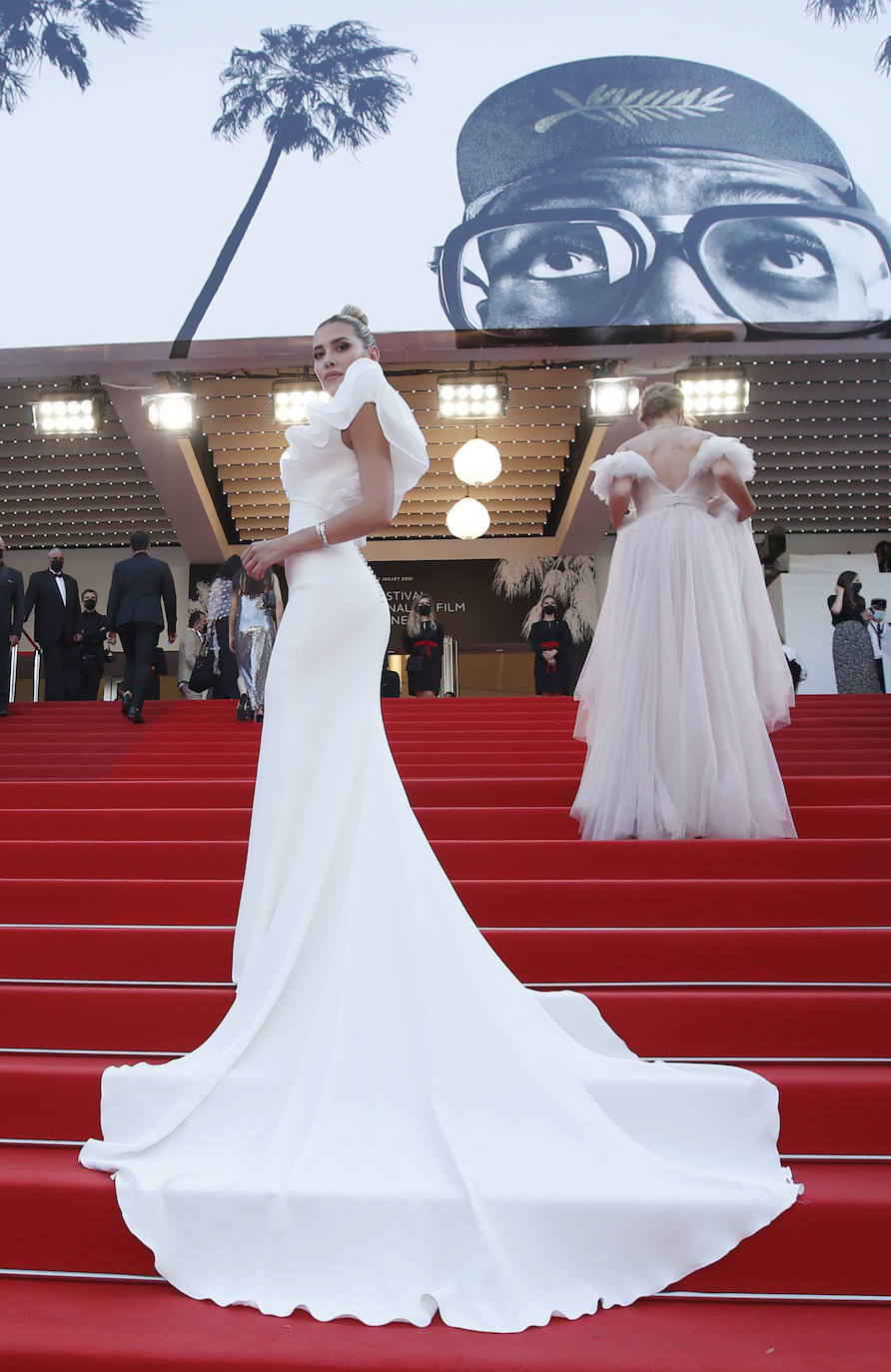 Este mes se celebra el festival de cine de Cannes, donde este miércoles se ha celebrado la alfombra roja con todas las estrellas invitadas. Se trata de una cita en la que actores, productores y directores muestran a menudo sus mejores galas, desde las más sobrias a las atrevidamente extravagantes.