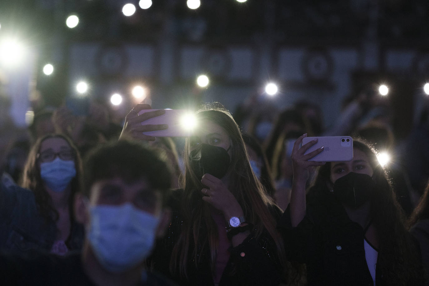 El Bibio vibró con el joven grupo a golpe del son más urbano y que protagonizó un gesto de repulsa por el asesinato de Samuel, el joven coruñés víctima de una paliza que acabó con su vida.