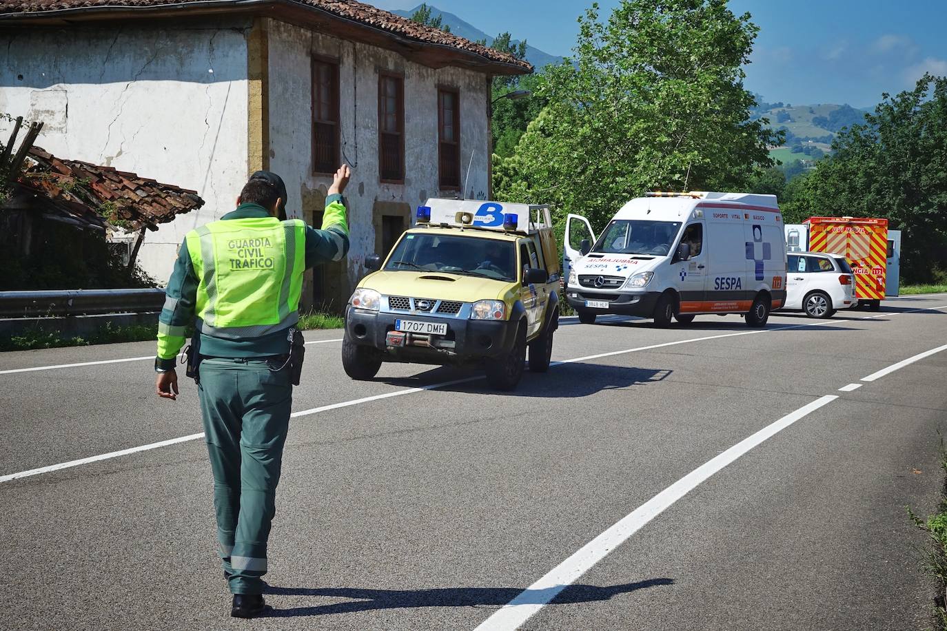 Un choque entre dos vehículos en la localidad de Ozanes, en el concejo de Parres, se ha saldado con cuatro personas heridas, todos ellos de carácter leve.