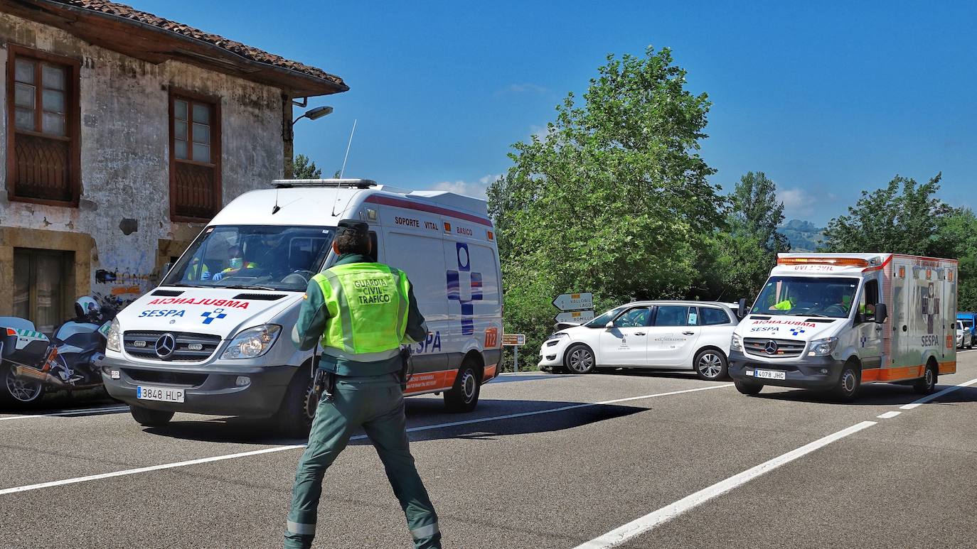 Un choque entre dos vehículos en la localidad de Ozanes, en el concejo de Parres, se ha saldado con cuatro personas heridas, todos ellos de carácter leve.