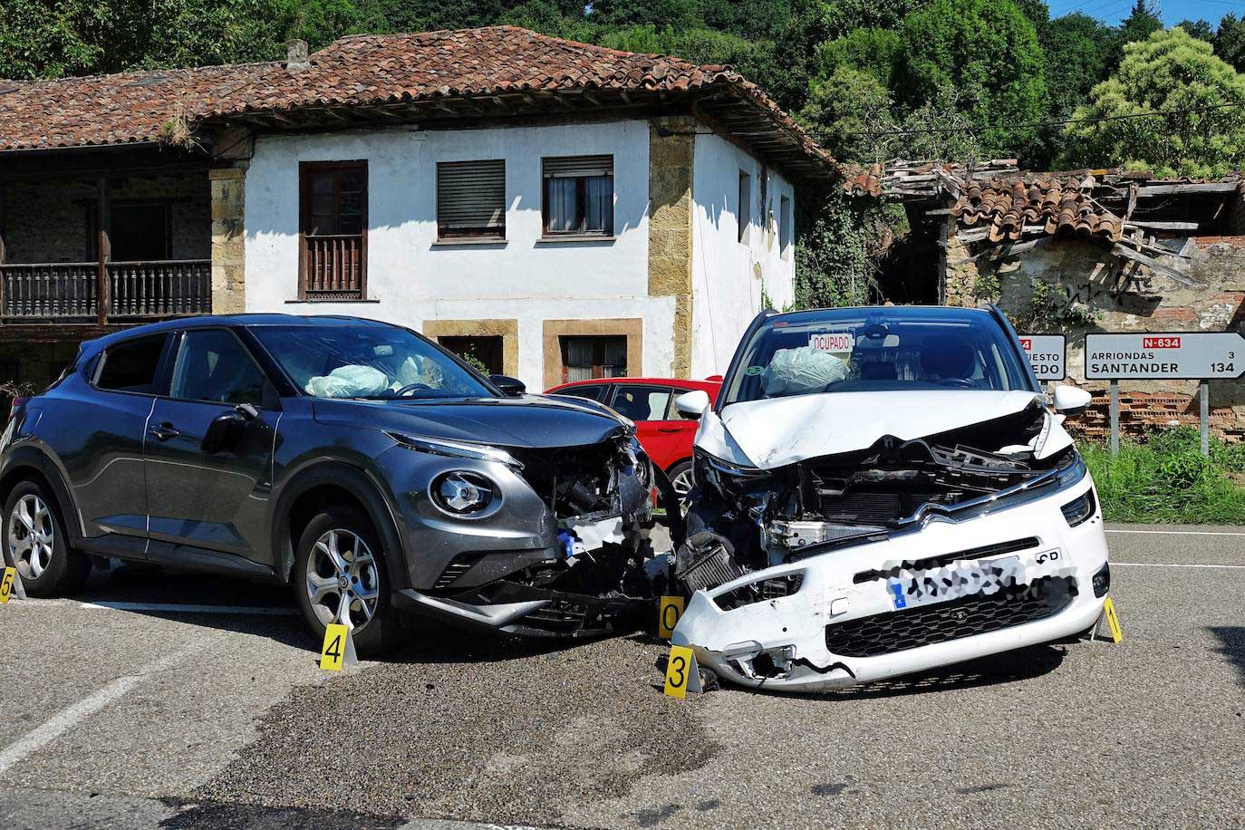 Un choque entre dos vehículos en la localidad de Ozanes, en el concejo de Parres, se ha saldado con cuatro personas heridas, todos ellos de carácter leve.