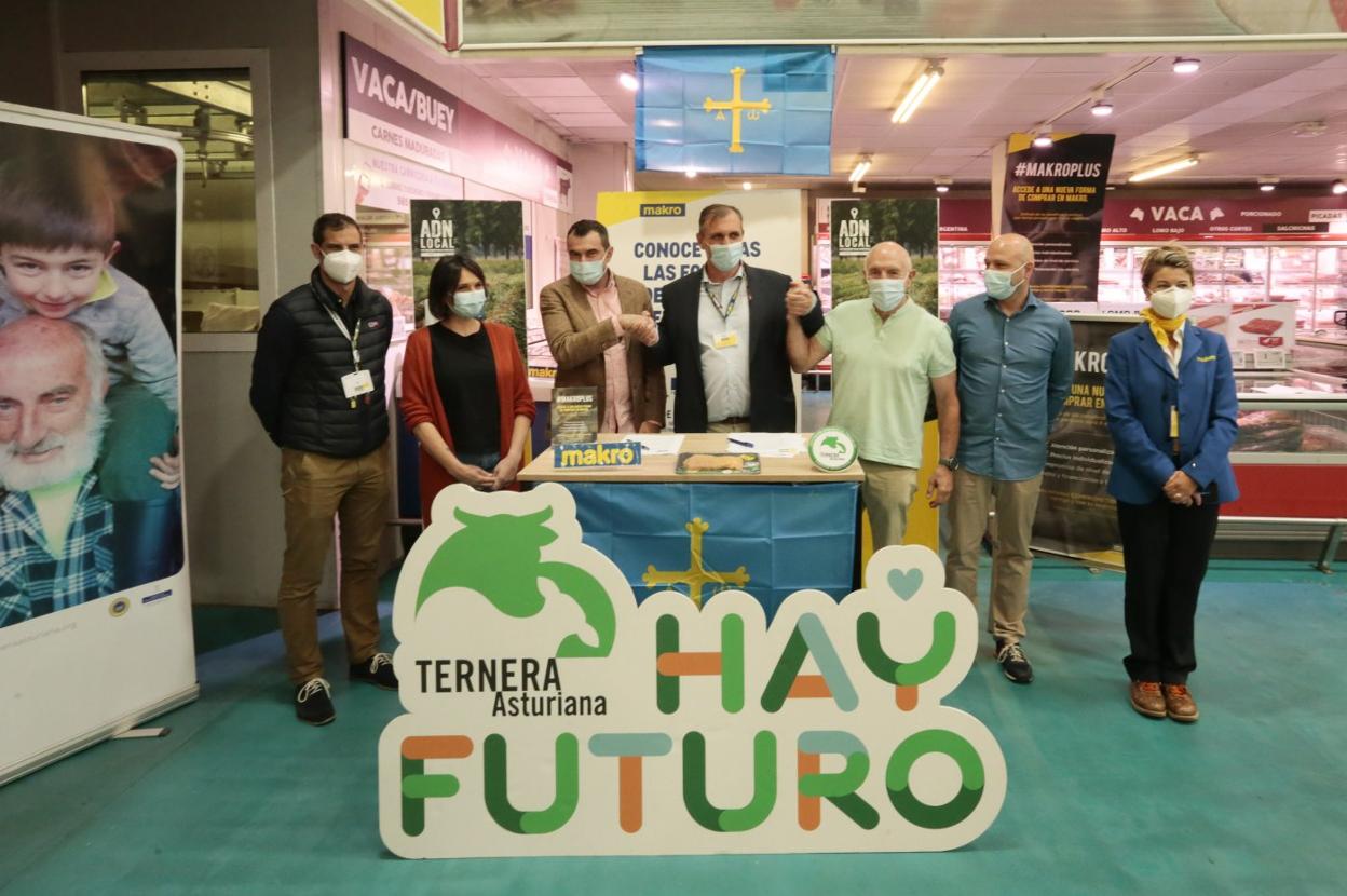 I. G. P. Ternera Asturiana y Makro Asturias firmaron ayer un acuerdo de colaboración en Llanera. 