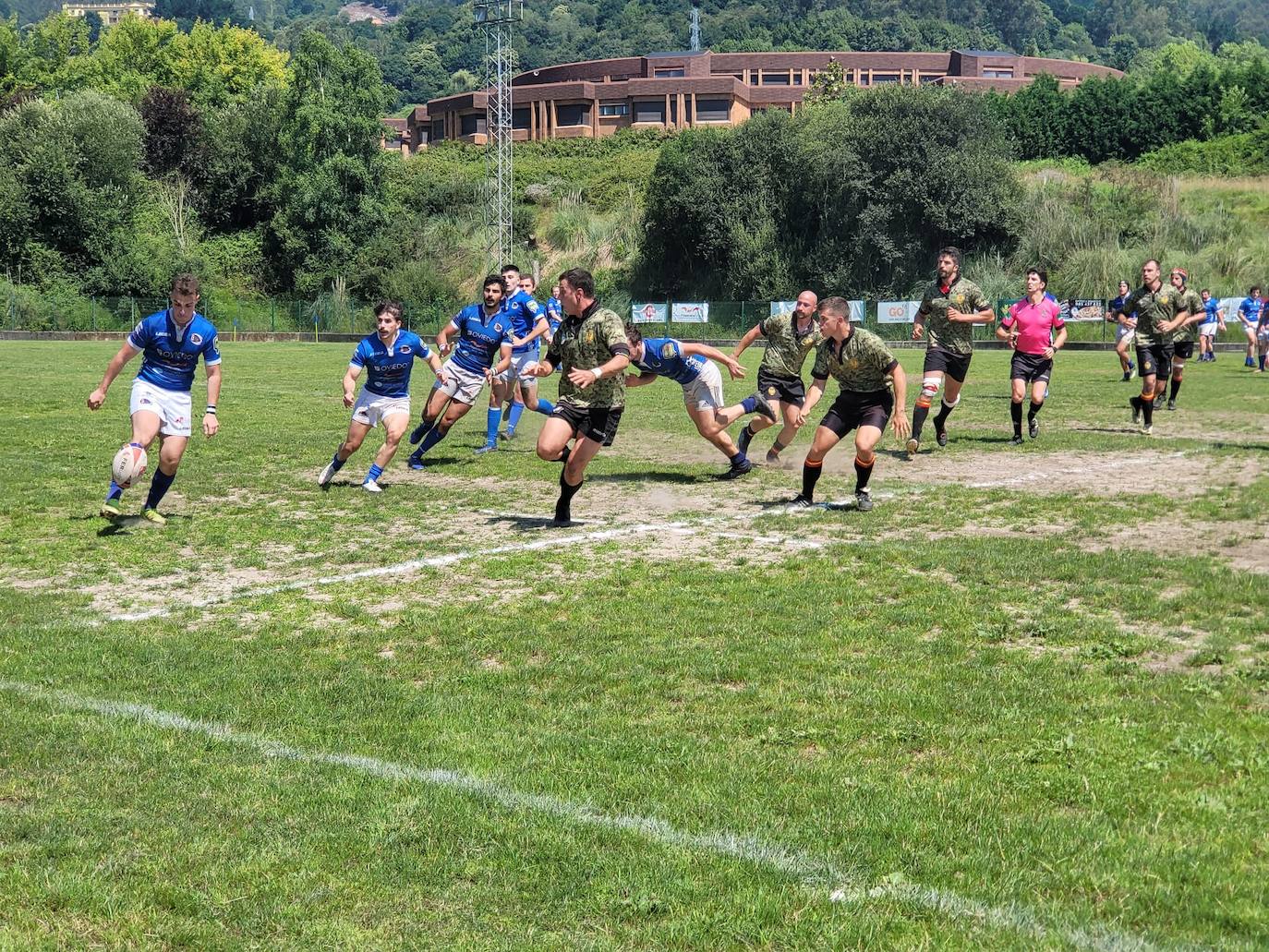 Encuentro entre la selección nacional del Ejército de Tierra y el Oviedo.