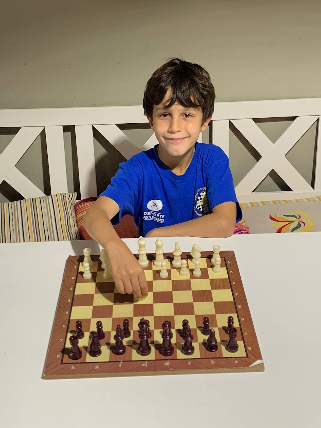 Imagen secundaria 2 - A la izquierda, Javier González, del Club Vetusta. A la derecha, Mateo Menéndez, del Club Antonio Rico. 