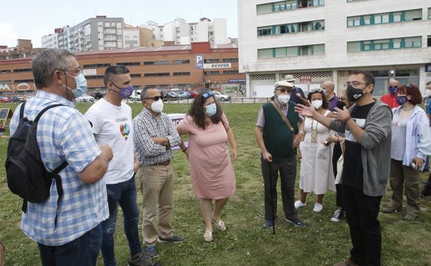 Juan Carlos Monedero, en el Solarón con simpatizantes de Podemos.