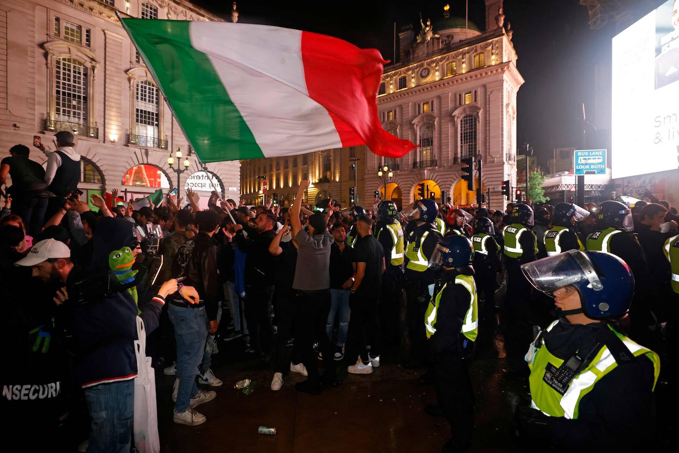 Fotos: Imágenes de los disturbios efectuados por los aficionados ingleses tras la derrota de Inglaterra en la final de la Eurocopa