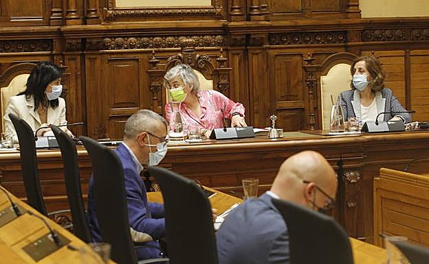 El Pleno aprueba un programa de búsqueda de empleo y formación para parados de Hostelería y comercio