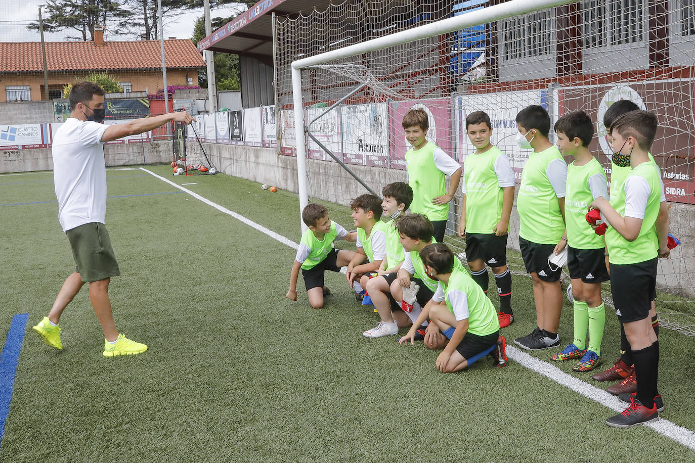 Fotos: David Villa protagonista en el Campus Villa de Gijón