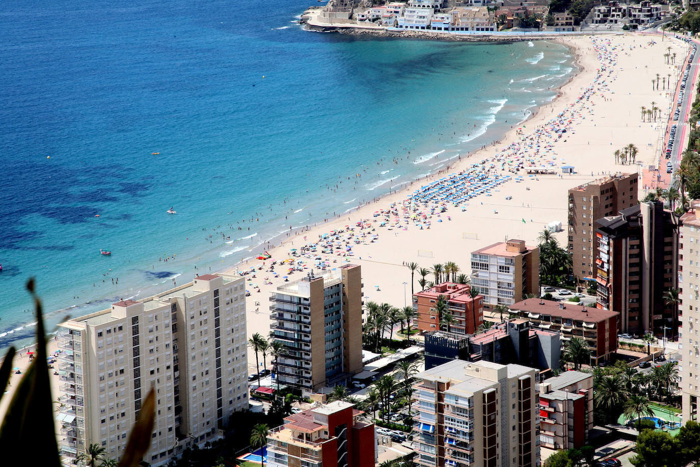 El Intempo es el rey de los rascacielos de Benidorm. El edificio es el residencial más alto de Europa, con dos torres de 198 metros cada una. Cuenta con 256 viviendas repartidas en un total de 45 plantas