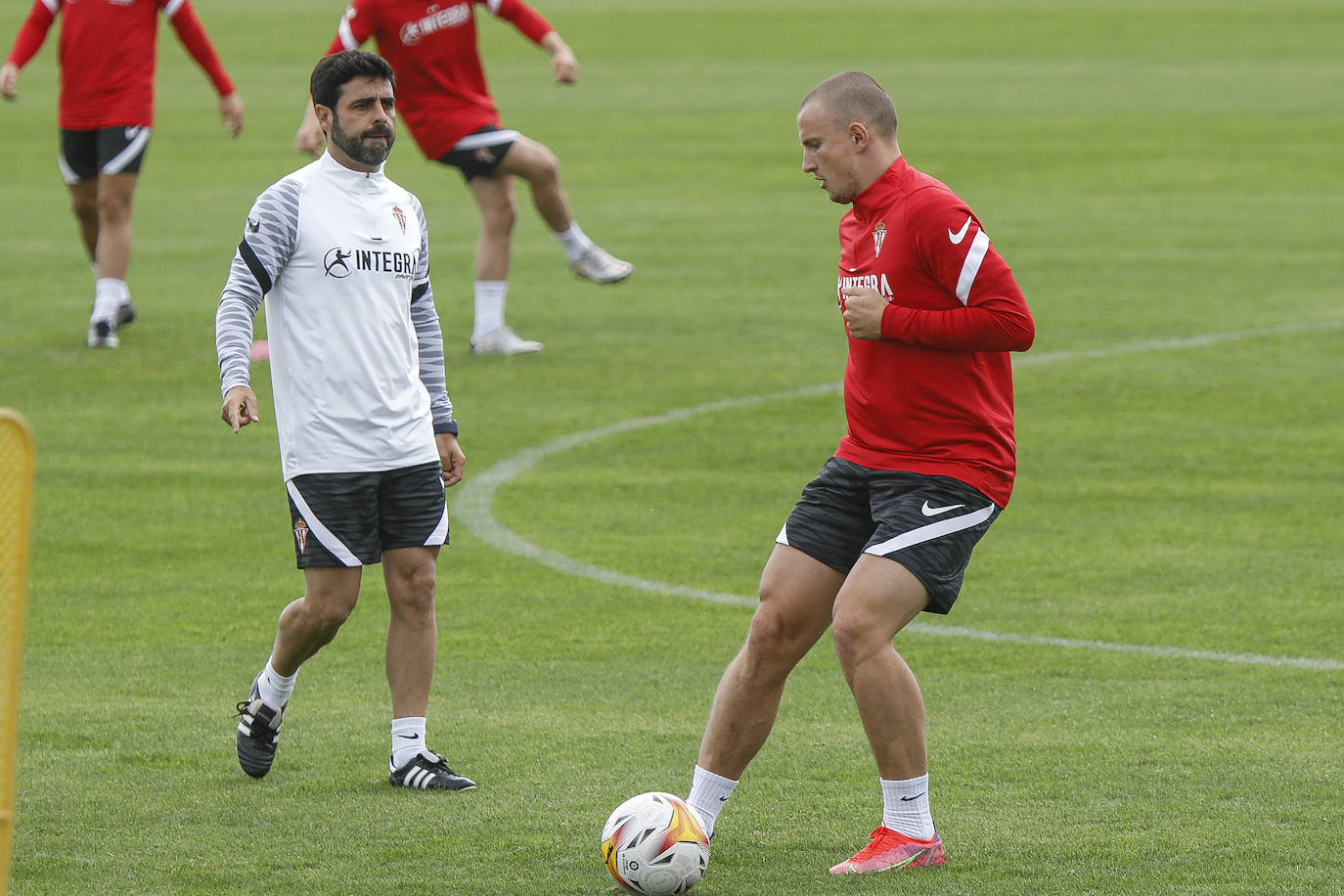 Fotos: Kravets ya viste con la camiseta del Sporting