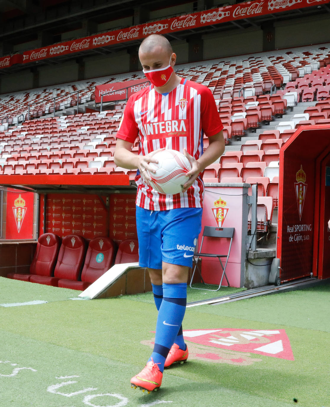 Fotos: Kravets ya viste con la camiseta del Sporting