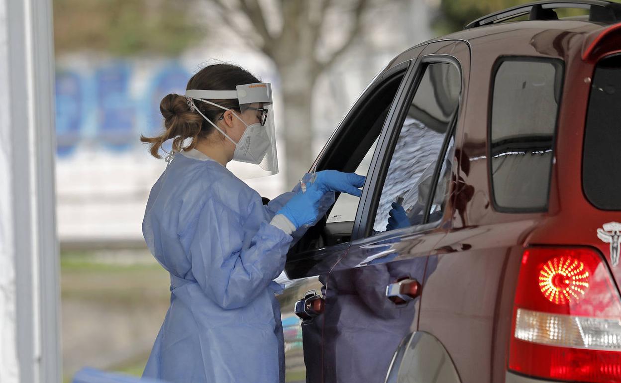 Realización de una prueba PCR en Gijón 