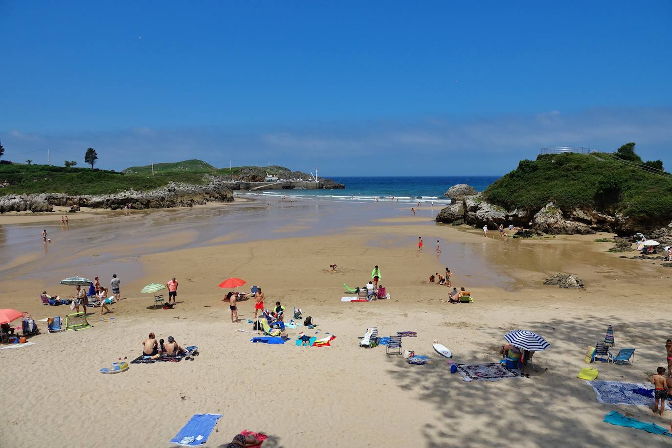 Playas llenas y termómetros que ya comienzan a marcar temperaturas propias del periodo estival en la región.