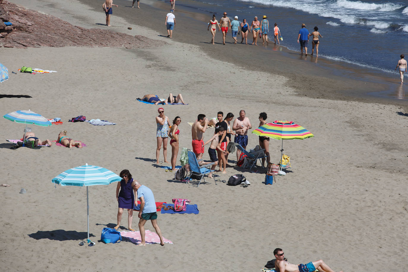 Playas llenas y termómetros que ya comienzan a marcar temperaturas propias del periodo estival en la región.