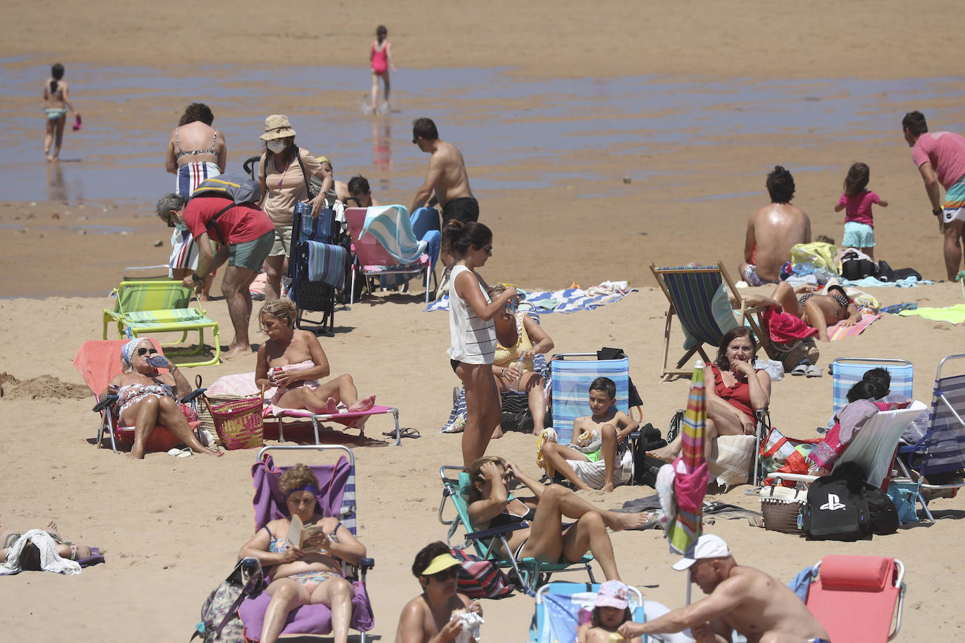 Playas llenas y termómetros que ya comienzan a marcar temperaturas propias del periodo estival en la región.