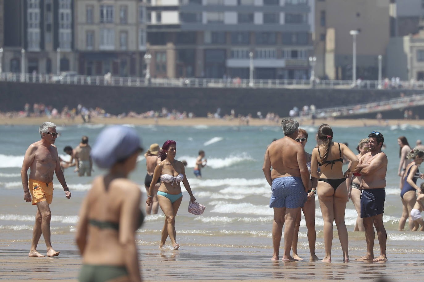 Playas llenas y termómetros que ya comienzan a marcar temperaturas propias del periodo estival en la región.