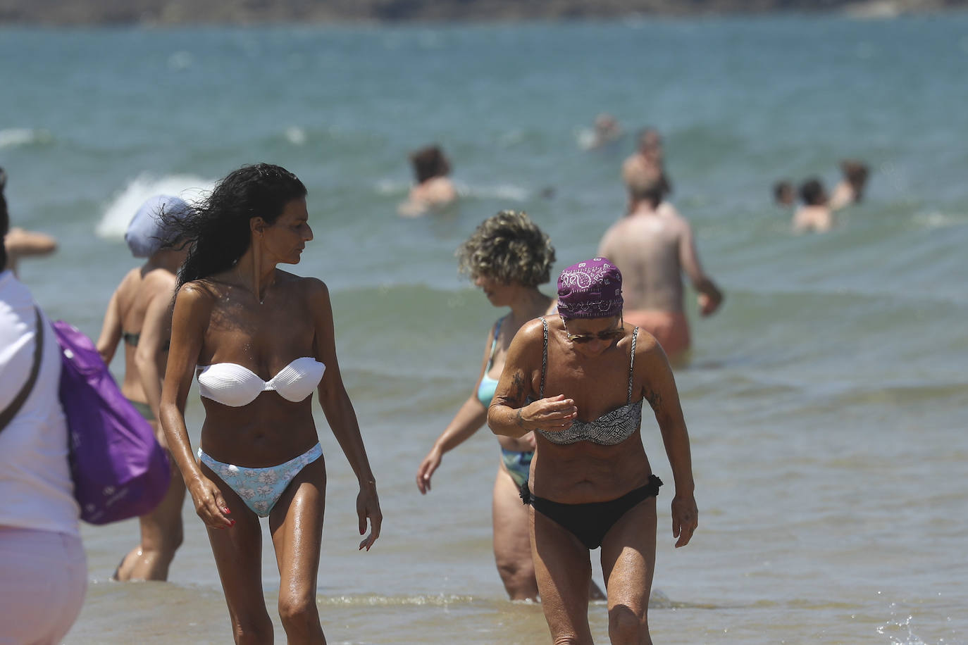 Playas llenas y termómetros que ya comienzan a marcar temperaturas propias del periodo estival en la región.