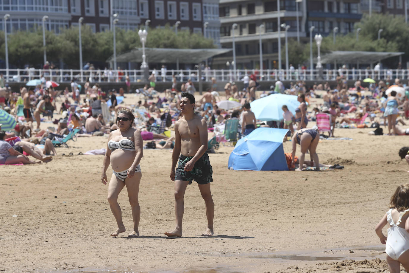 Playas llenas y termómetros que ya comienzan a marcar temperaturas propias del periodo estival en la región.