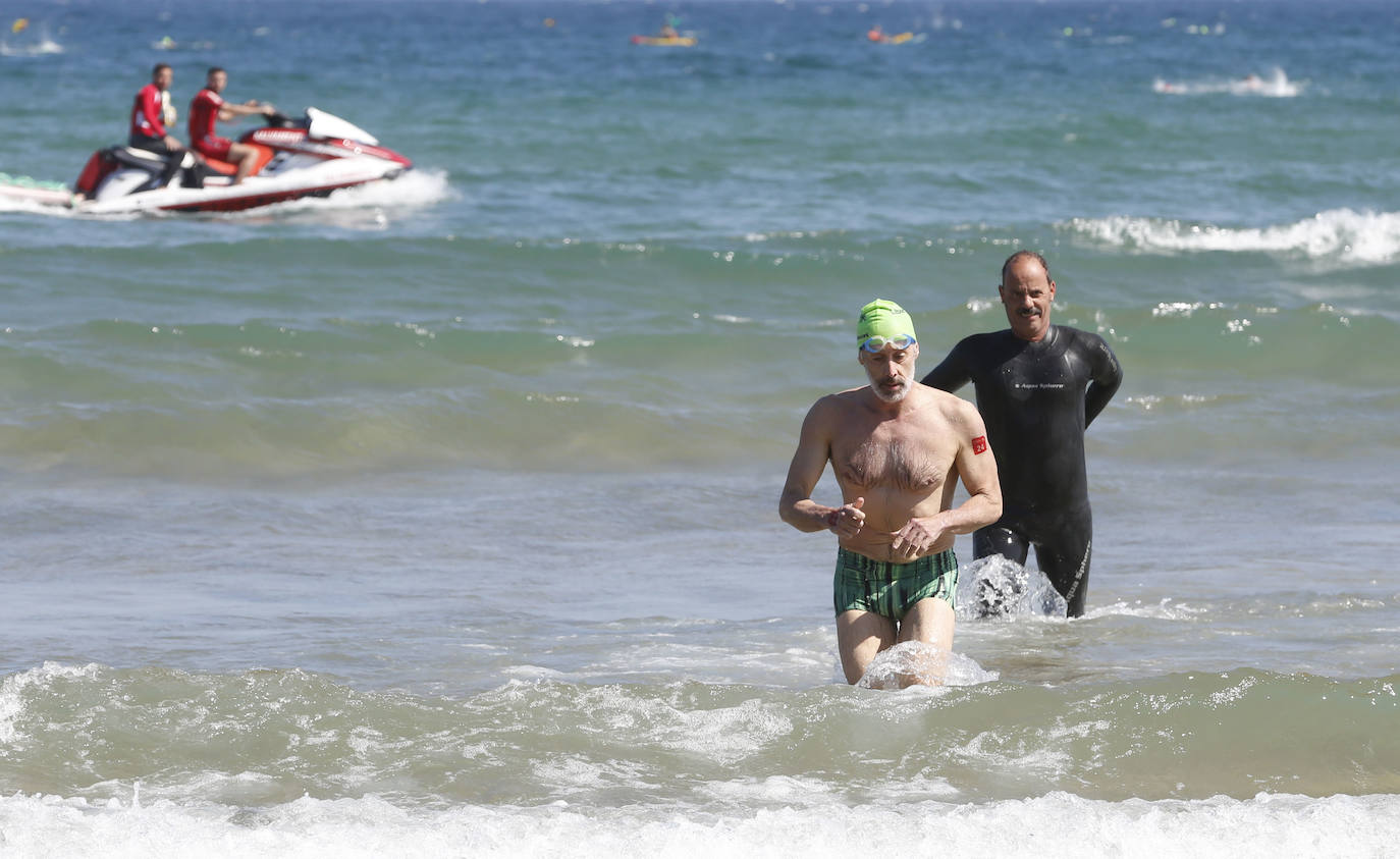 Xurde Fernández (Manuel Llaneza) y María Alzaga (Naútico de Narón) se adjudicaron el triunfo en la V Travesía Playas de Gijón.