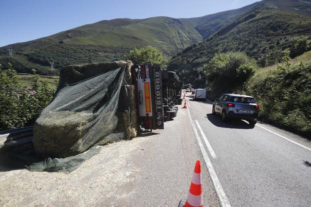 Siero y Cangas del Narcea, de luto por una jornada negra en las carreteras