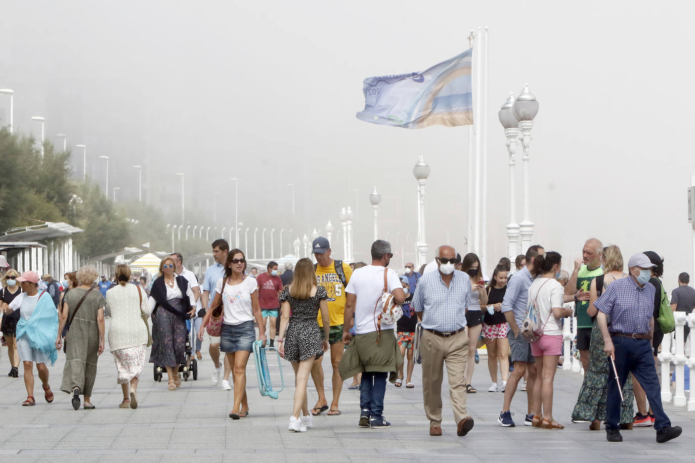 Playas y piscinas con gran afluencia para combatir las temperaturas veraniegas de las que disfruta la región