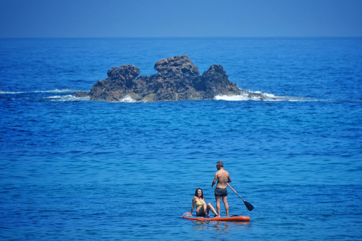 Playas y piscinas con gran afluencia para combatir las temperaturas veraniegas de las que disfruta la región