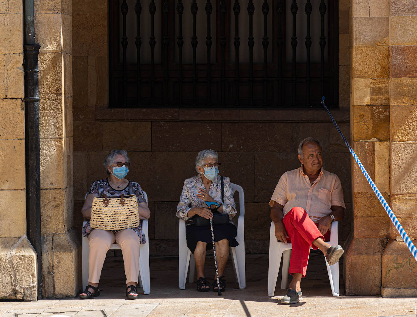 Playas y piscinas con gran afluencia para combatir las temperaturas veraniegas de las que disfruta la región